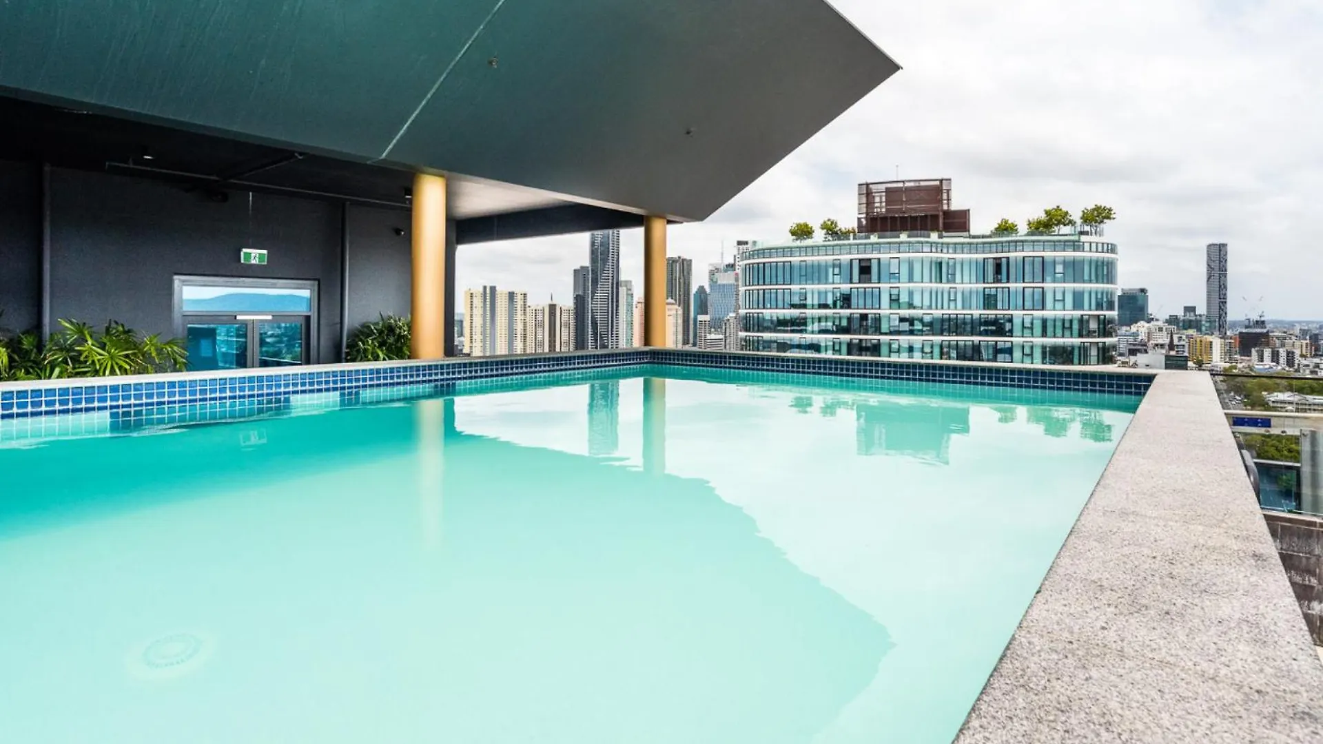 شقة Impeccable 2-Bed With Pool & Outdoor Dining بريزبين أستراليا