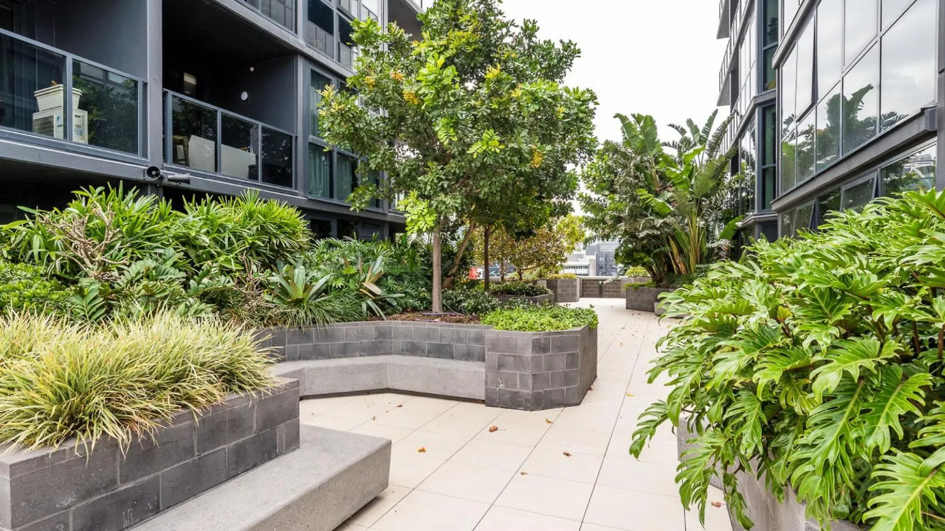 شقة Impeccable 2-Bed With Pool & Outdoor Dining بريزبين